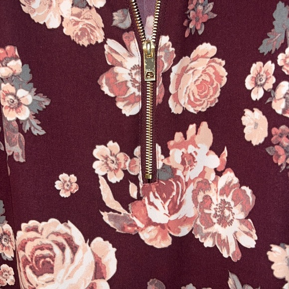 Rue21 blouse with gold zipper and flowers small - Picture 4 of 8